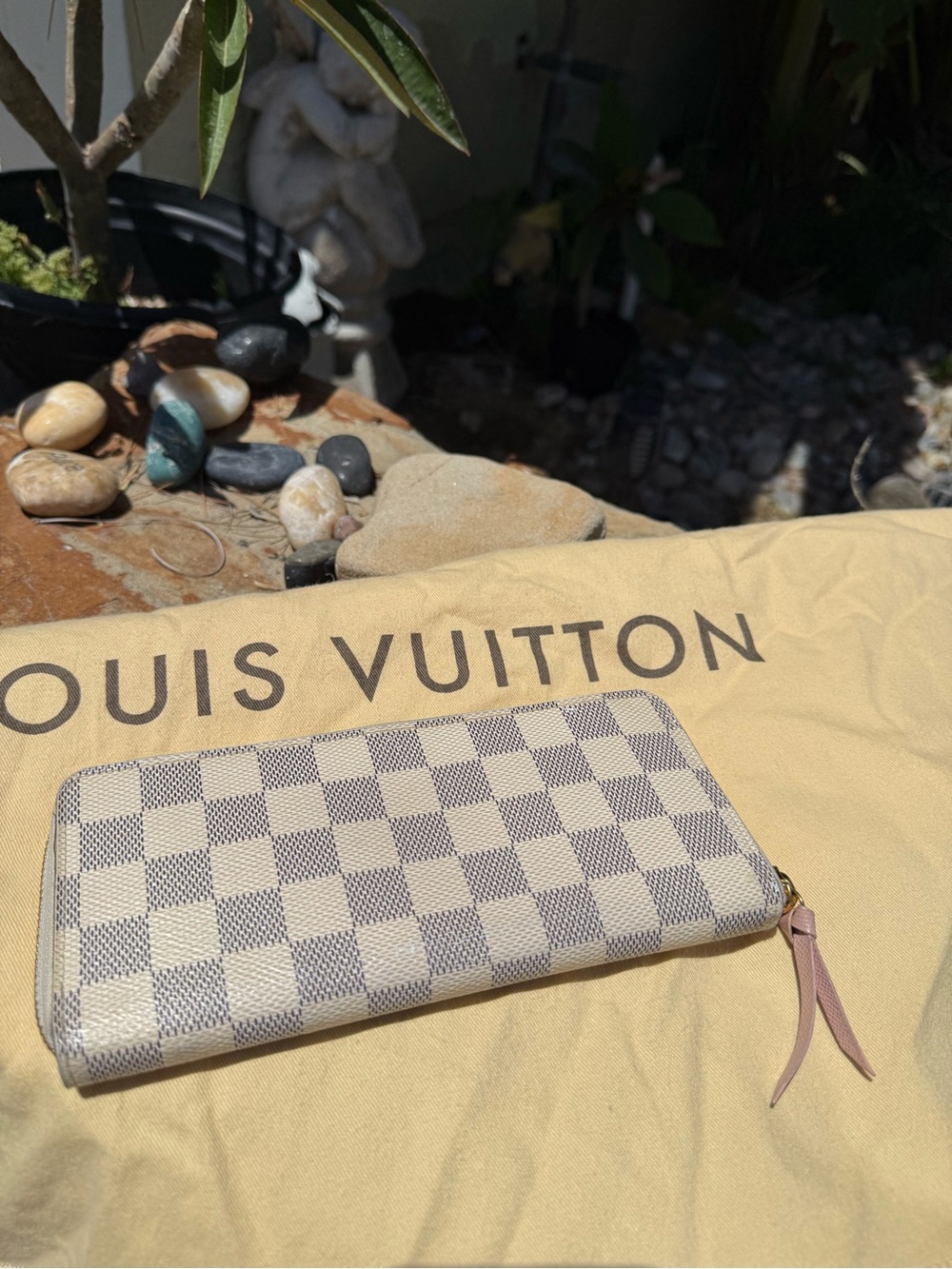 Louis Vuitton Clemence in DA with Pink Interior
Date code is 2020